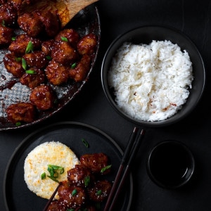 Crispy fried korean fried chicken served with rice.