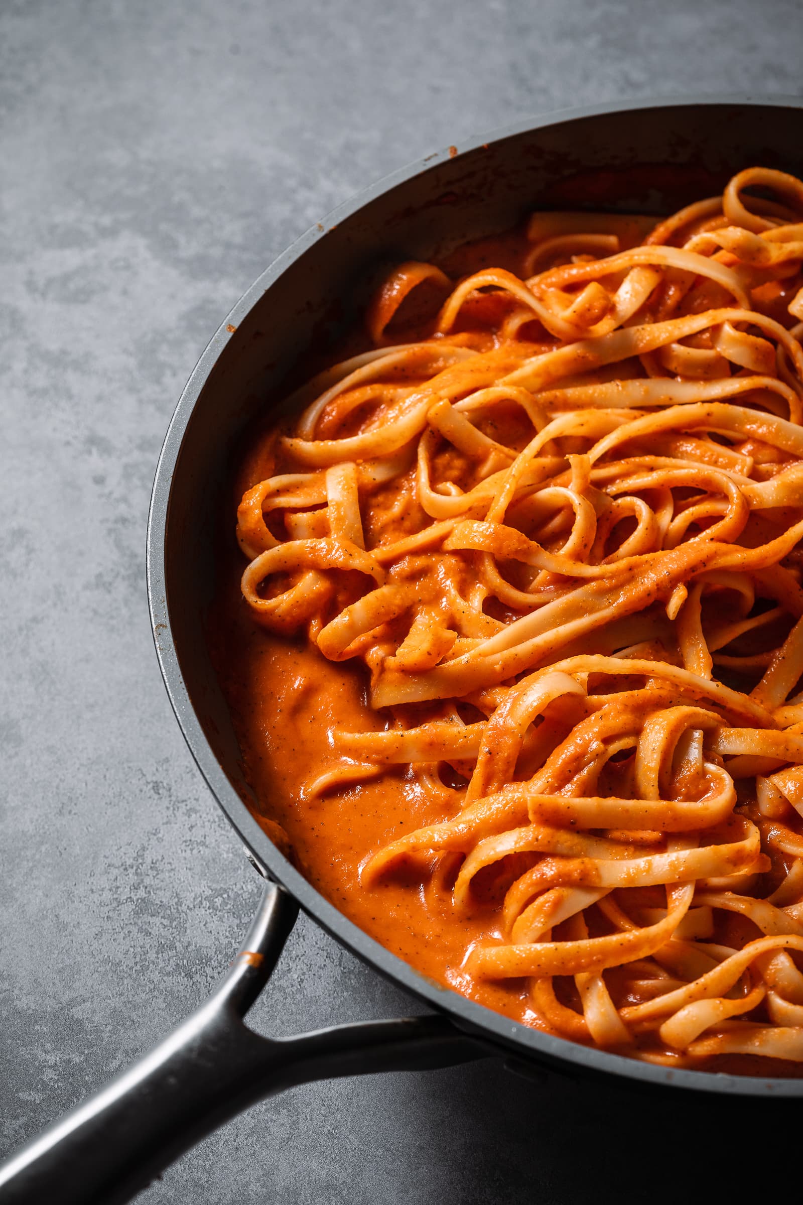 Fettuccine noodles tossed with roasted red pepper sauce.