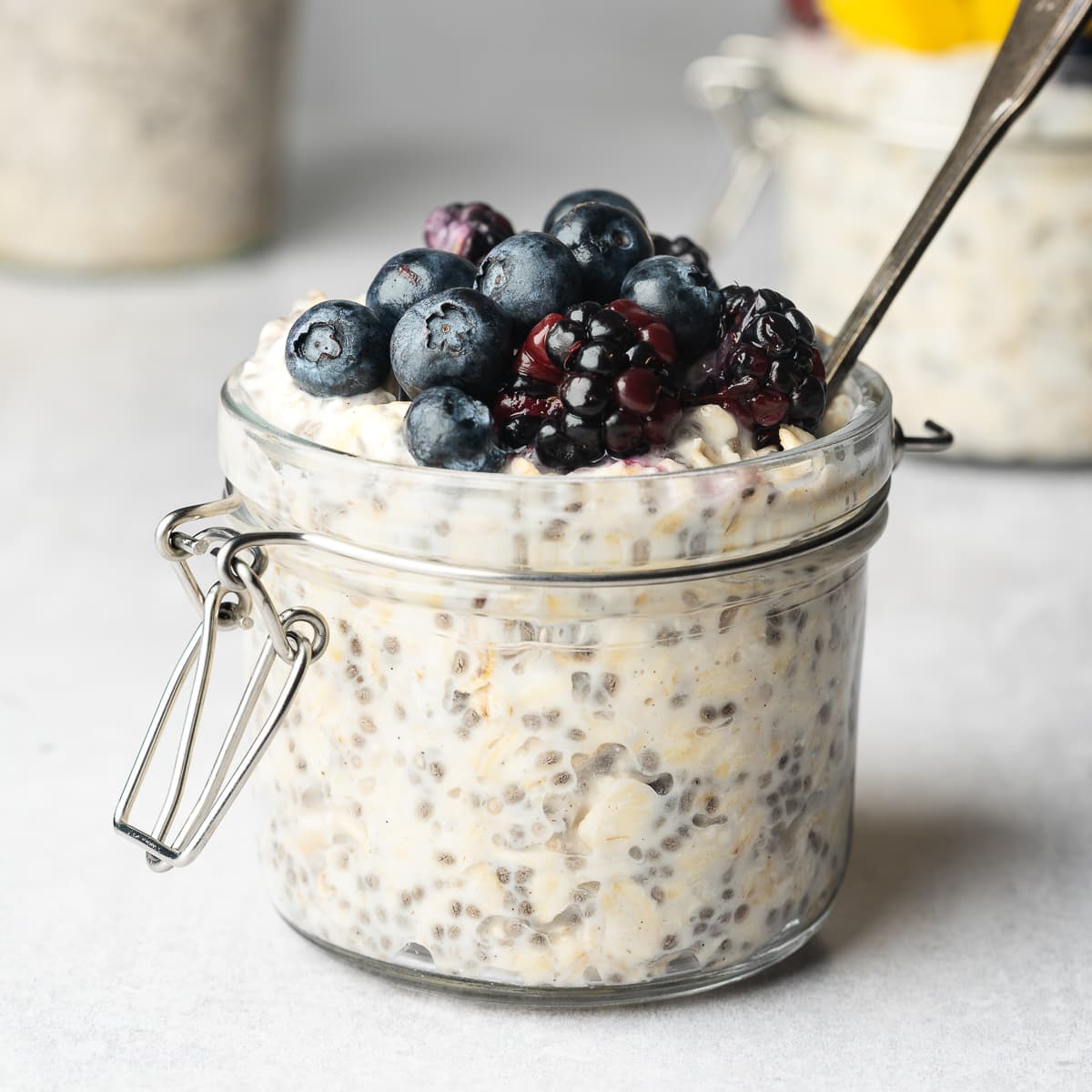 Overnight Steel Cut Oats Breakfast Jars - The Simple Veganista