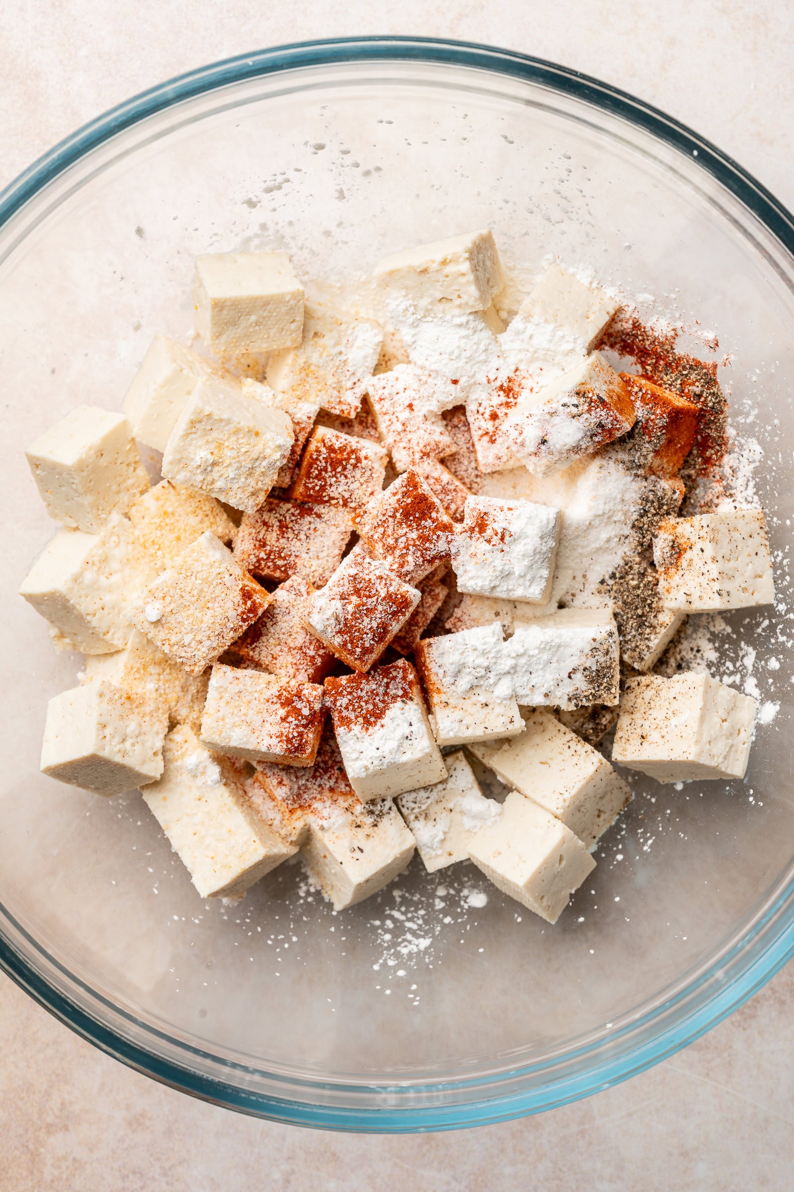 Vegan marshmallows in a glass bowl, dusted with powdered sugar, ready for baking or snacking.